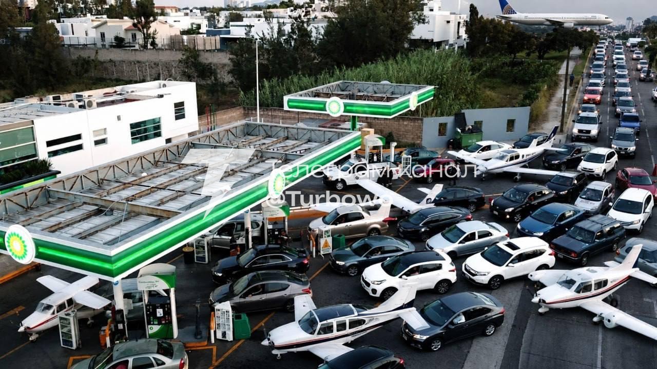Літаки в Росії почали заправляти низькоякісним автомобільним бензином