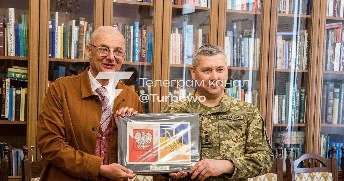 Заступник голови Сенату Польщі Камінський повертає Україні дві державні нагороди…