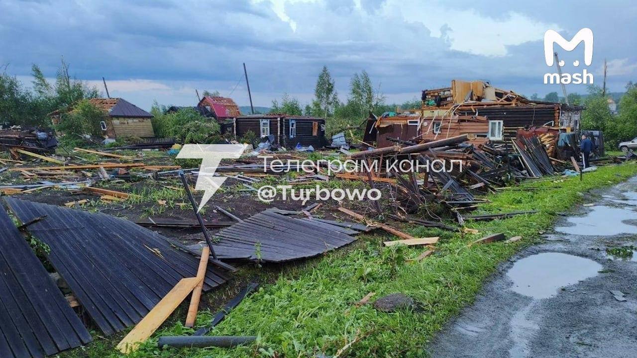 У Свердловській області рф сталося торнадо: повністю зруйновані 32…