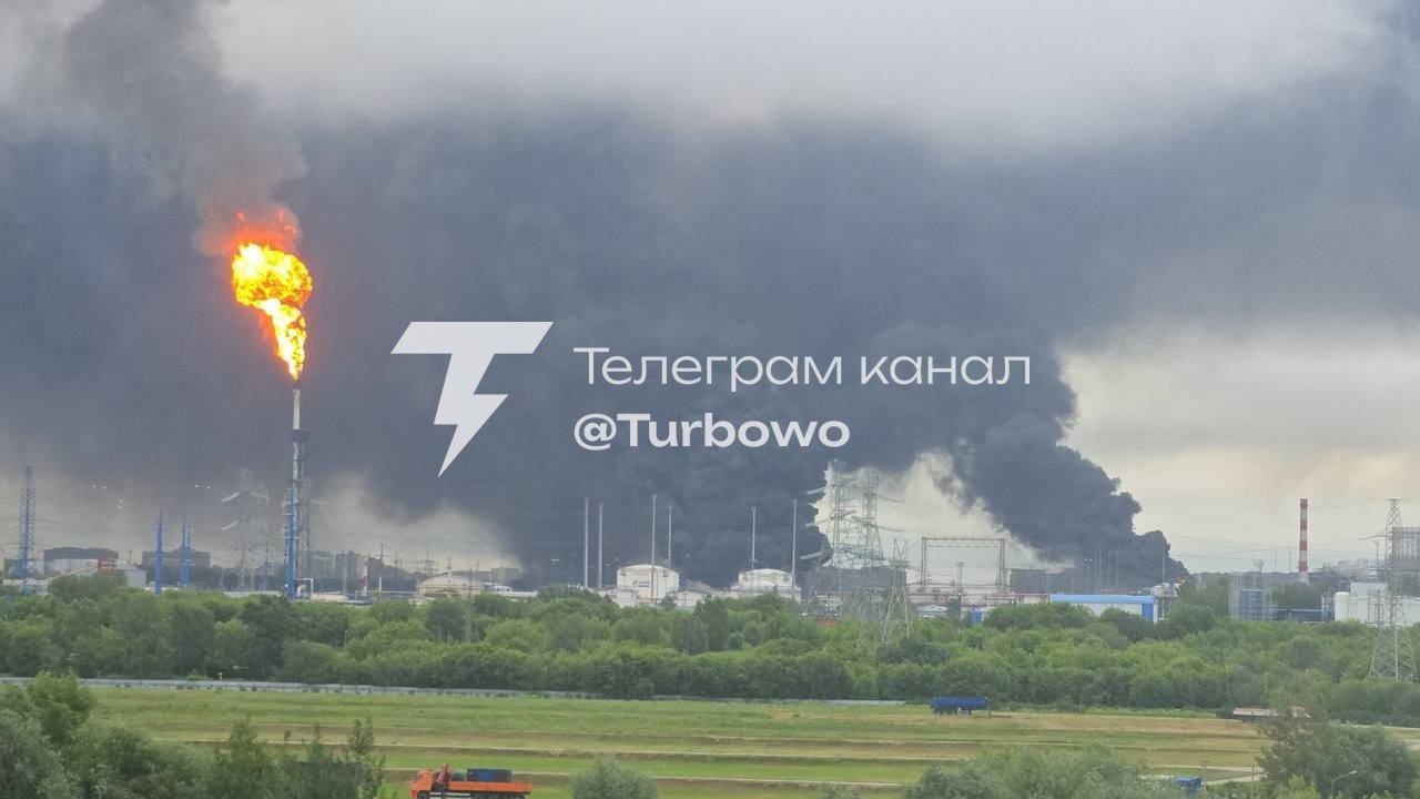 СБУ щоденними ударами по нафтобазах скоротила виробництво бензину в Росії на 25% —…