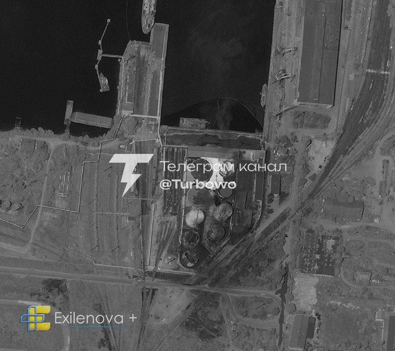 Внаслідок ураження нафтобази в Керчі згоріли щонайменше 4 із 7 резервуарів із…