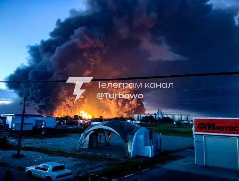 Дрони вдарили по нафтопереробному заводу в Слов'янську-на-Кубані: одному з…