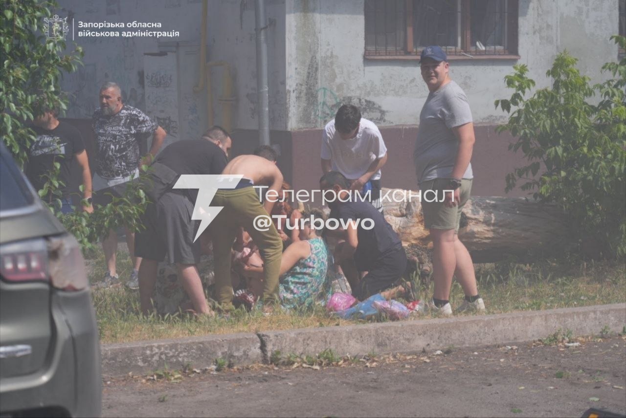 Росіяни скинули КАБ на Запоріжжя Авіабомба впала у житловий сектор