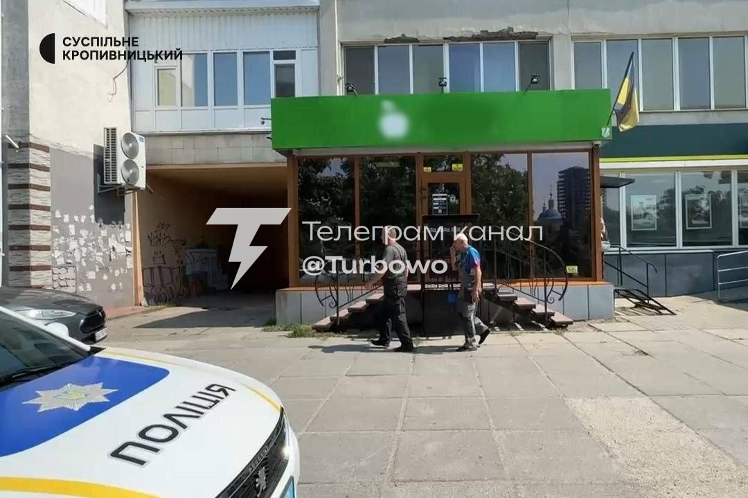 У Кропивницькому у відділенні банку літній чоловік під час конфлікту через виплату…