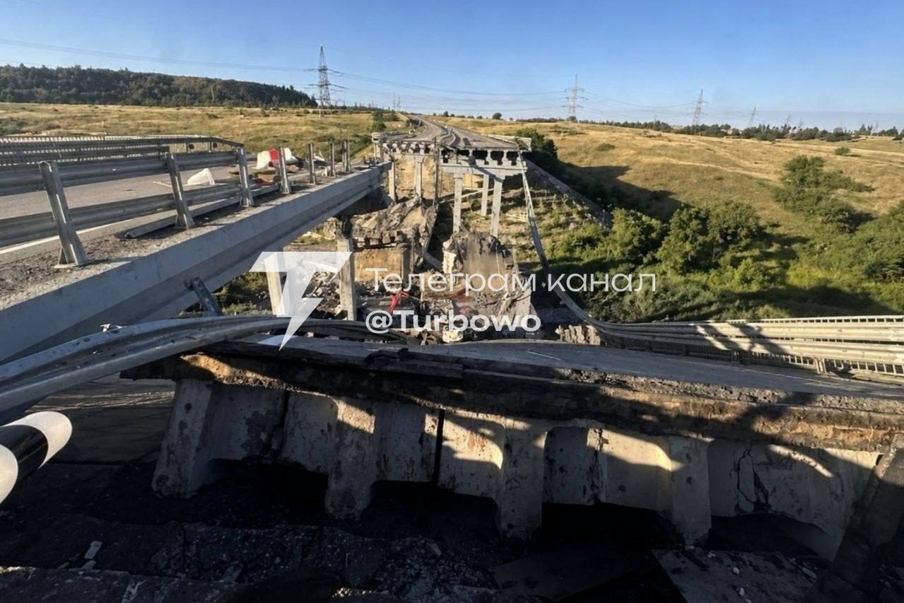 Автомобільний міст на трасі Маріуполь: Донецьк повністю…