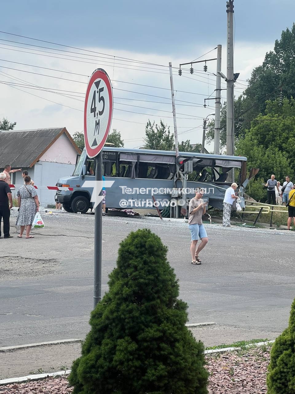 Поїзд протаранив маршрутку з людьми на Рівненщині, – місцеві ЗМІ