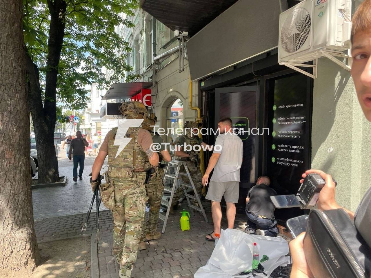 Поліція проводить обшуки в мережі обмінників Money24 Наразі на місцях тривають…