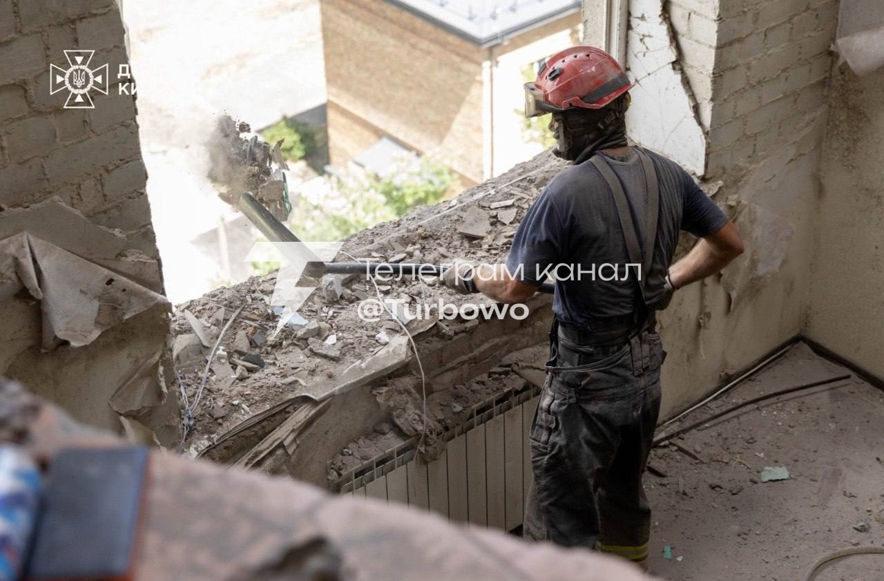 Завершено рятувальні роботи на місці удару по 16-поверховому будинку в Києві…