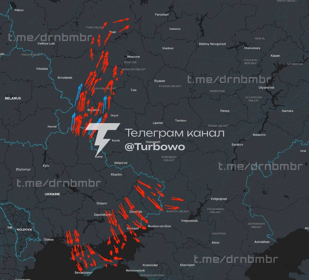 Реактивні та ударні дрони прямують до Москви