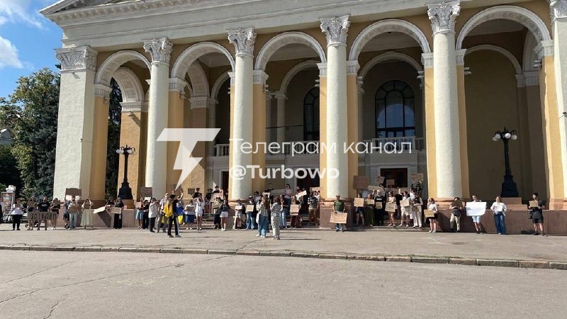З 9-ї ранку у Києві, Львові, Одесі та інших містах України відбулися невеликі мирні…