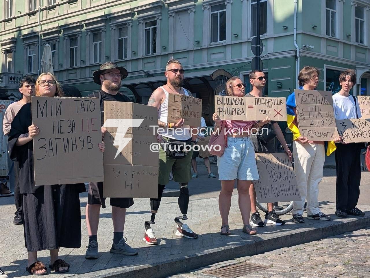 З 9-ї ранку у Києві, Львові, Одесі та інших містах України відбулися невеликі мирні…