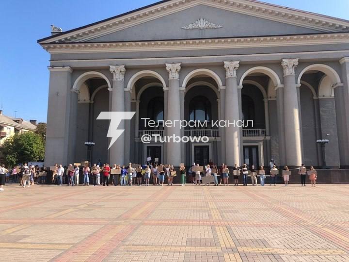З 9-ї ранку у Києві, Львові, Одесі та інших містах України відбулися невеликі мирні…