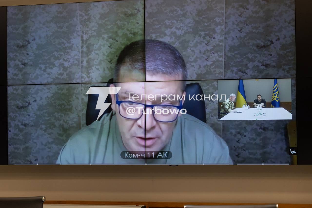 Зеленський продовжує спілкування з командирами корпусів