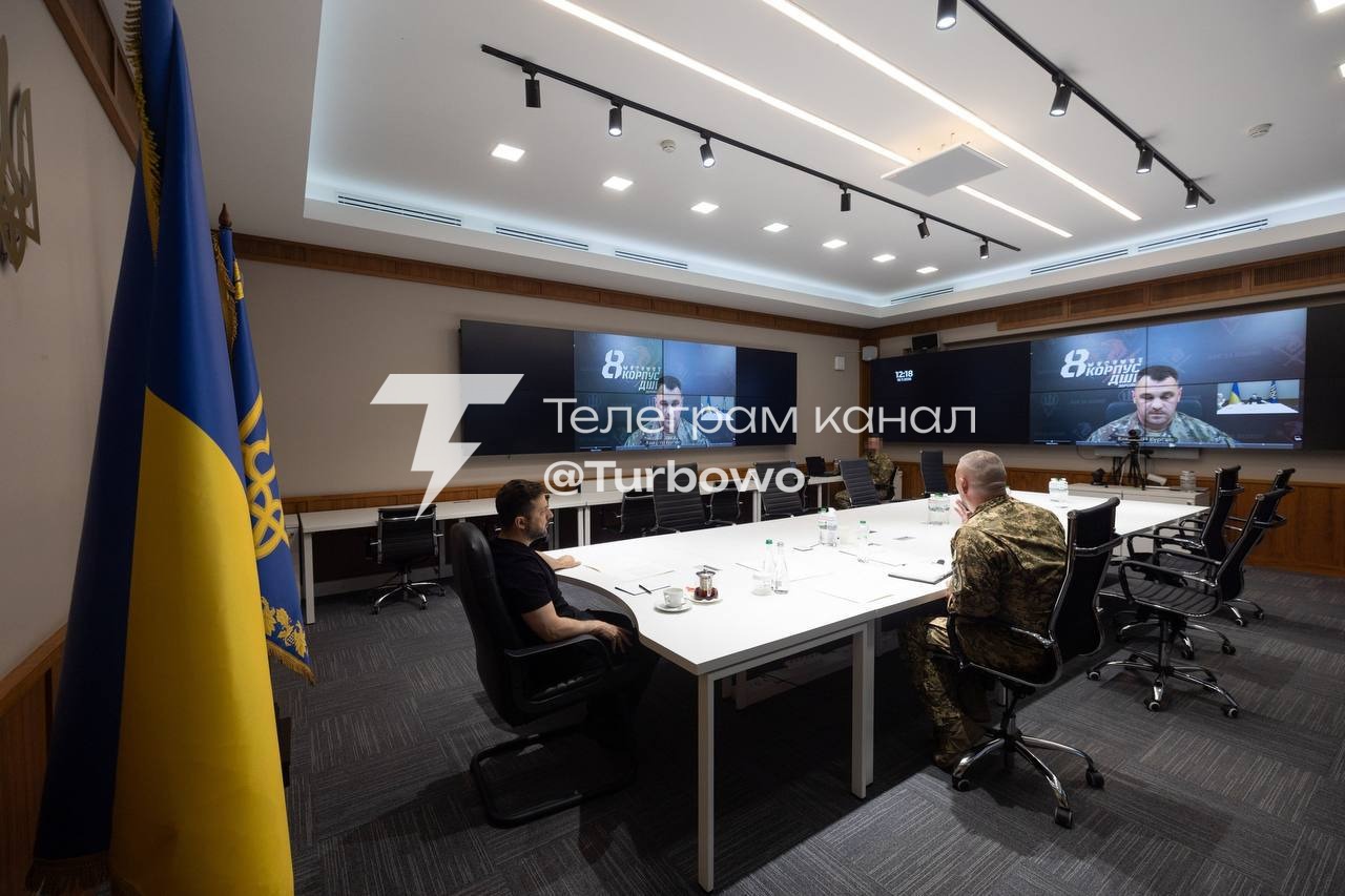 Зеленський продовжує спілкування з командирами корпусів