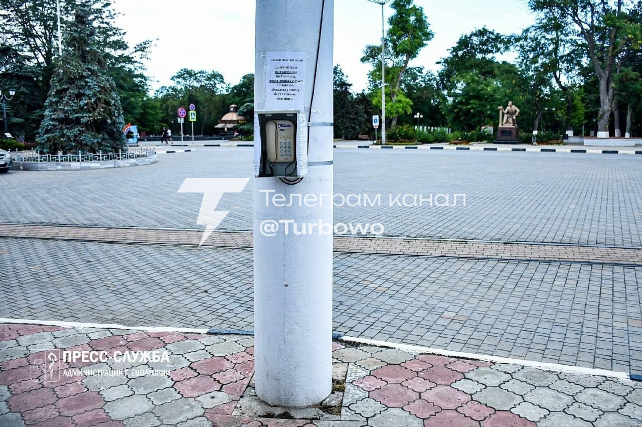 В окупованому Криму почали встановлювати таксофони Окупаційна влада пояснює це…