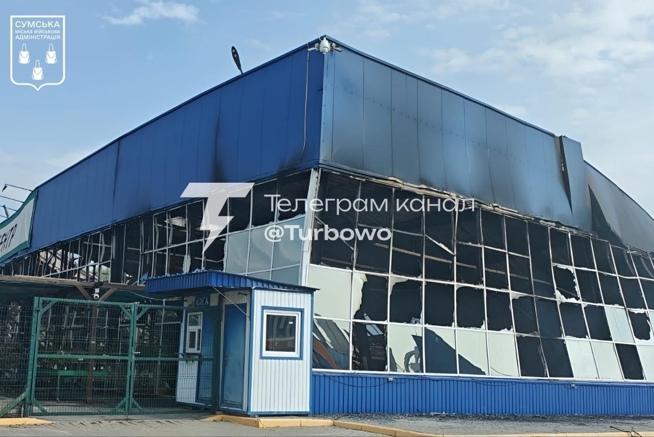 Кадри знищеного «Епіцентру» в Сумах Вчора безпілотник влучив у приміщення…