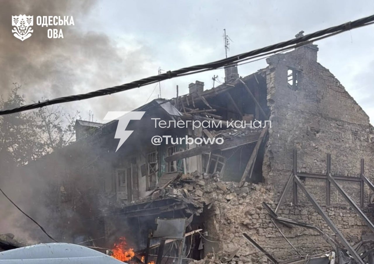 Одеса знову зазнала атаки російських БпЛА Внаслідок удару пошкоджено об’єкти…