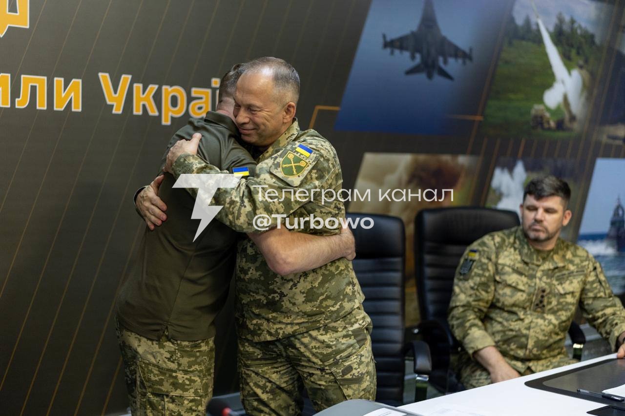 Сирський офіційно передав повноваження Головнокомандувача Збройних Сил України…