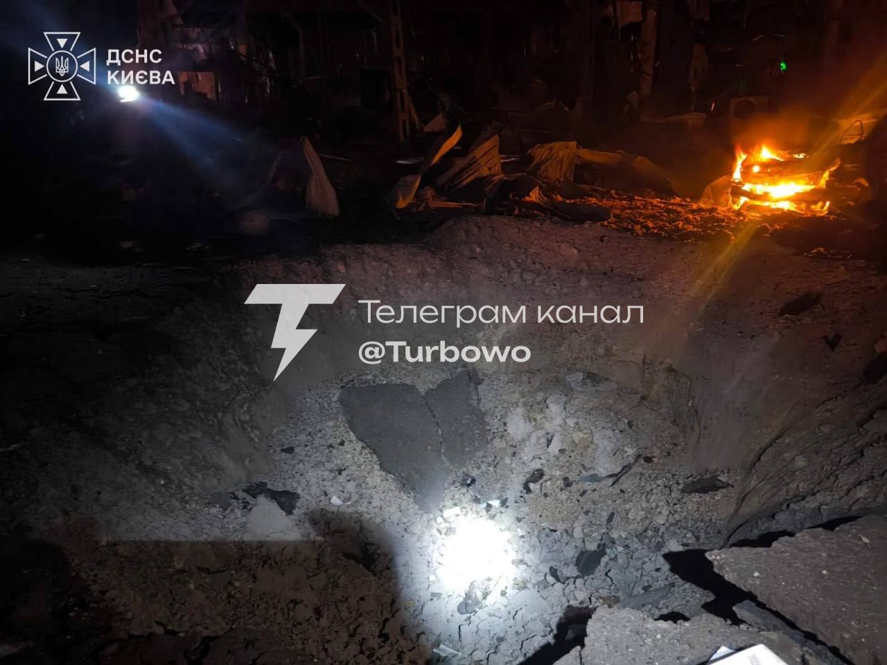 Внаслідок балістичної атаки росії по Києву згорів склад