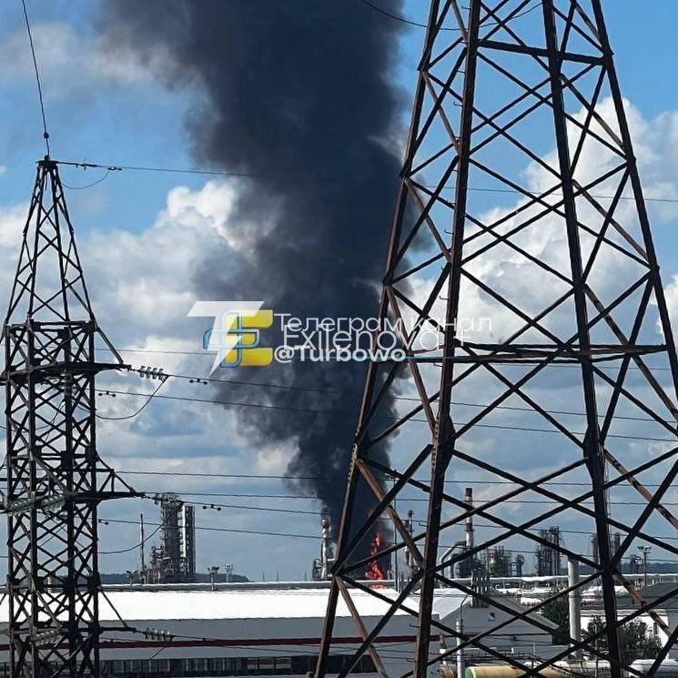 У Пермі спалахнула пожежа на одному з найбільших НПЗ росії після ймовірного…