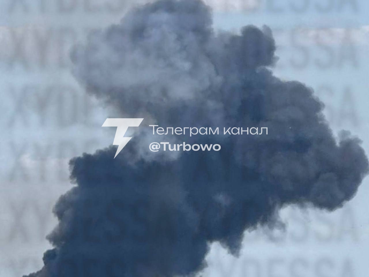 Одесу атакували крилатими ракетами: на місці влучання…
