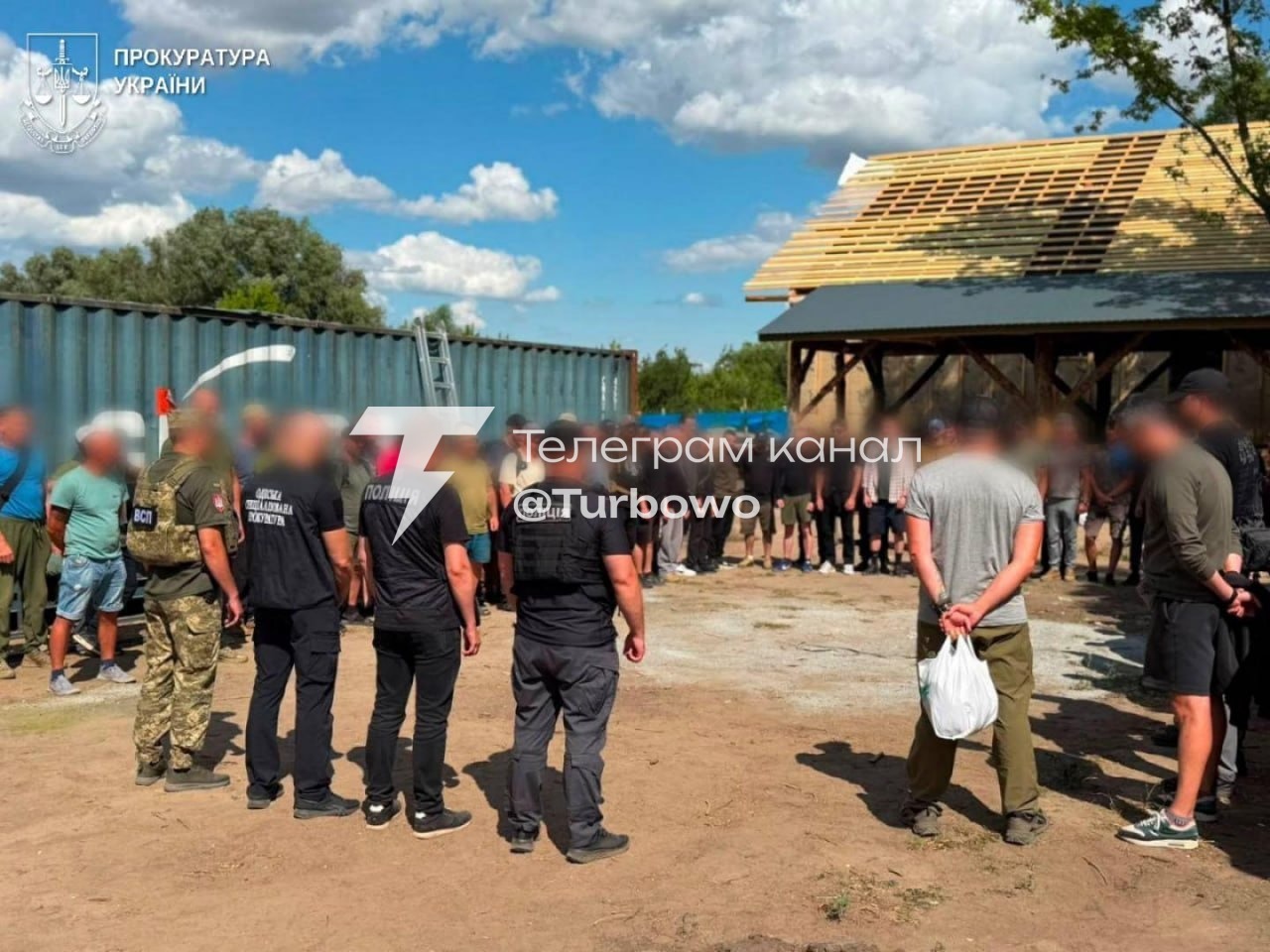 У Одеській області командир частини змушував близько 83 військових будувати свій…