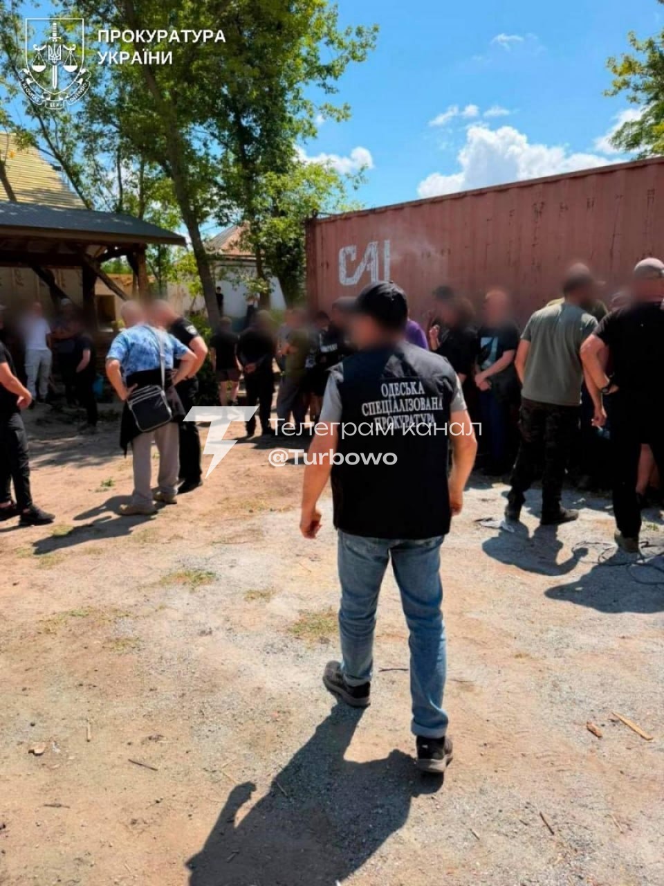 У Одеській області командир частини змушував близько 83 військових будувати свій…