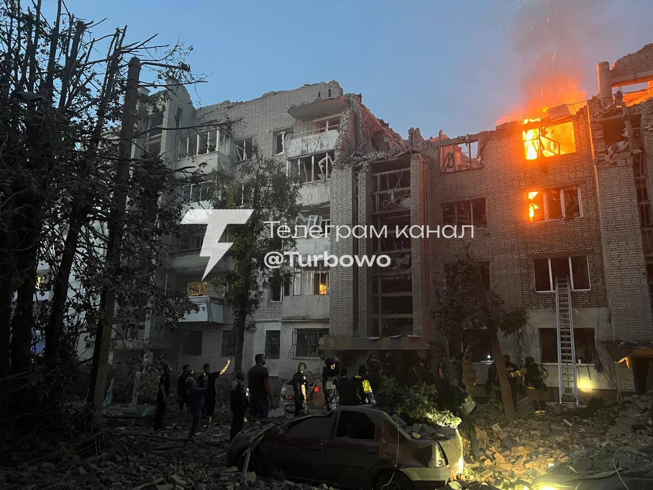 Замість квартир діра (!) та вогонь в іншій девʼятиповерхівці у Львові — вона теж…