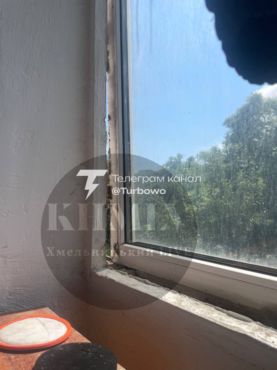 У Хмельницькому після вибуху у людей повибивало вікна Також місцеві повідомляють…