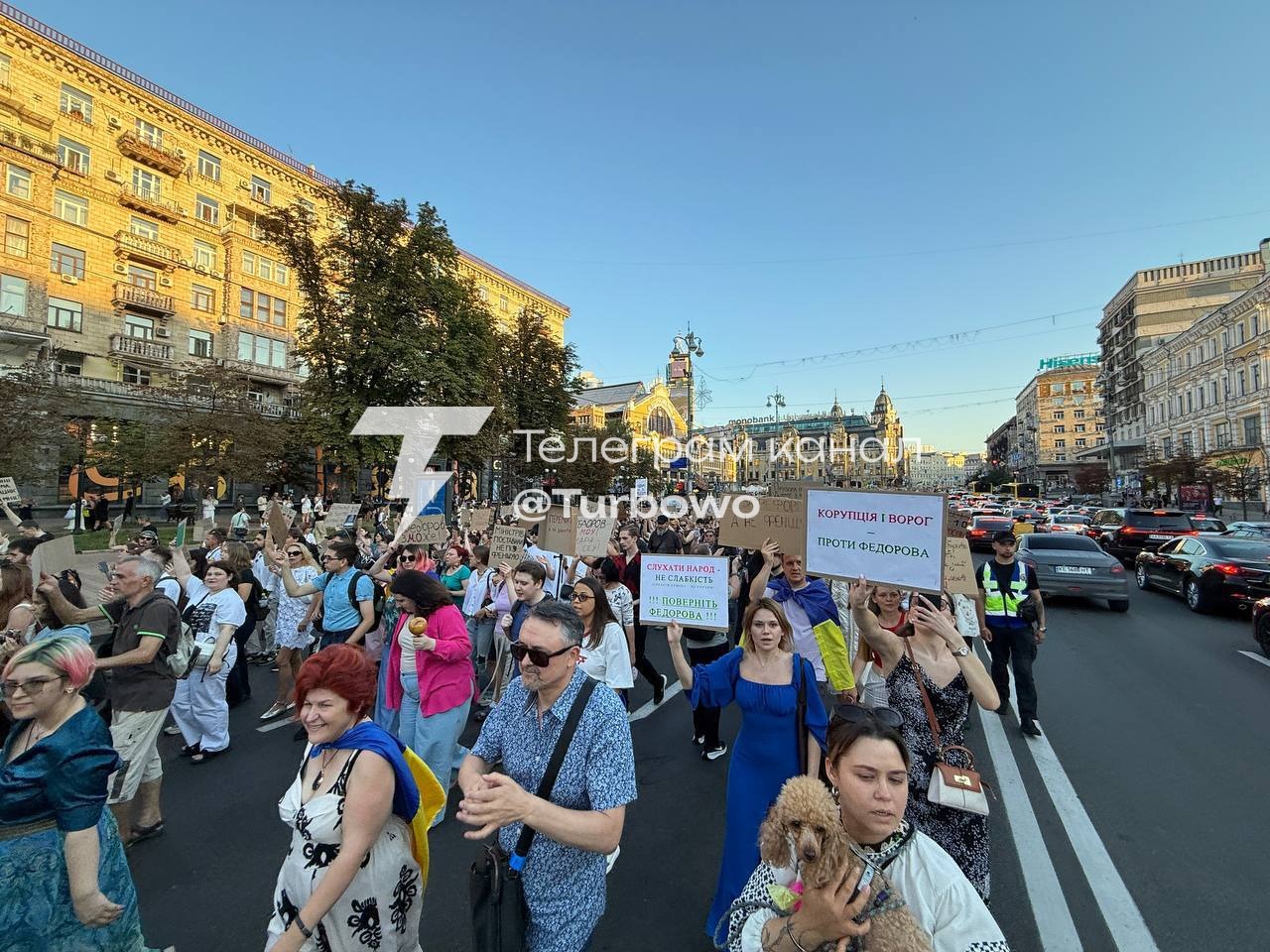 В ці хвилини у Києві відбувається хода проти нещодавних кадрових перестановок в…