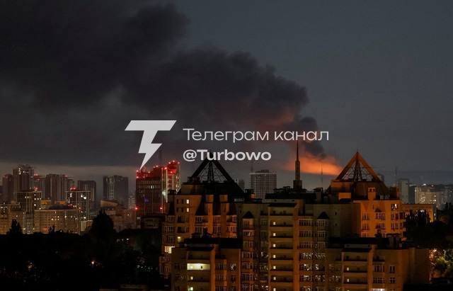 Кадри масштабних нічних пожеж