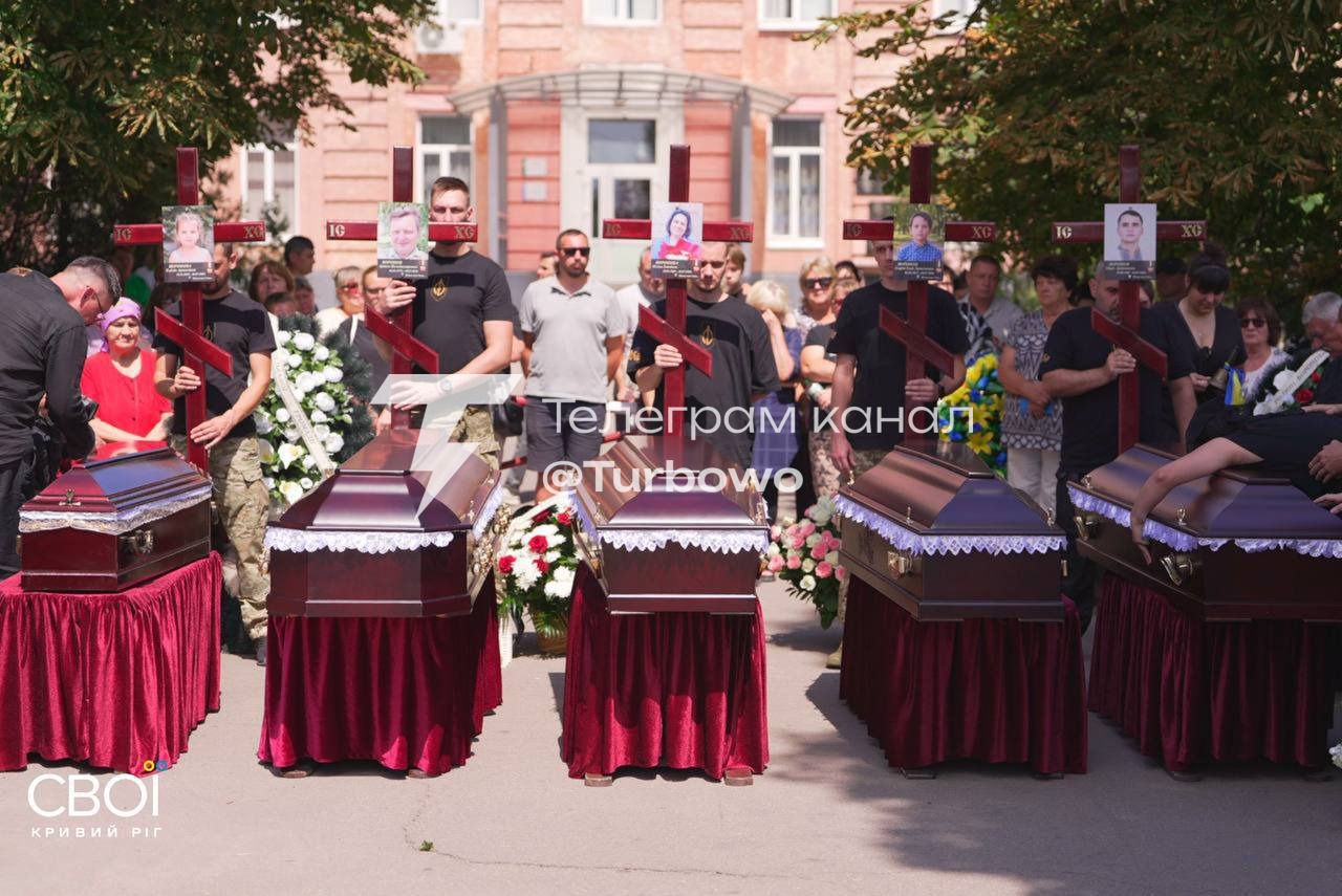 У Радушному на Криворіжжі прощаються з родиною Воронових