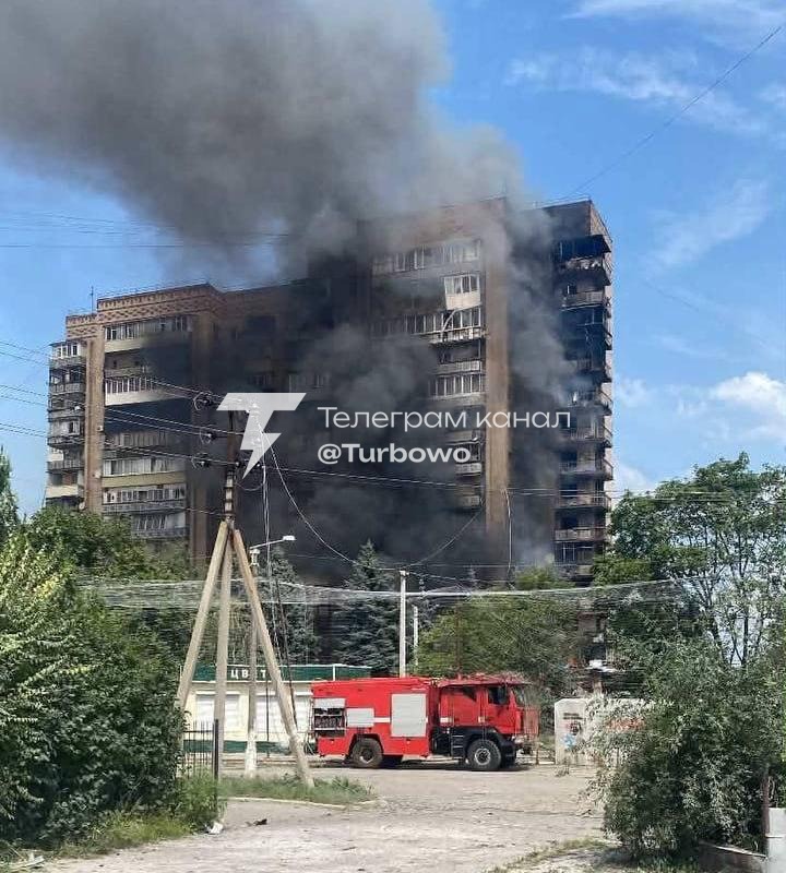 Росіяни вдарили по багатоповерхівці в Краматорську: будинок зазнав катастрофіч…
