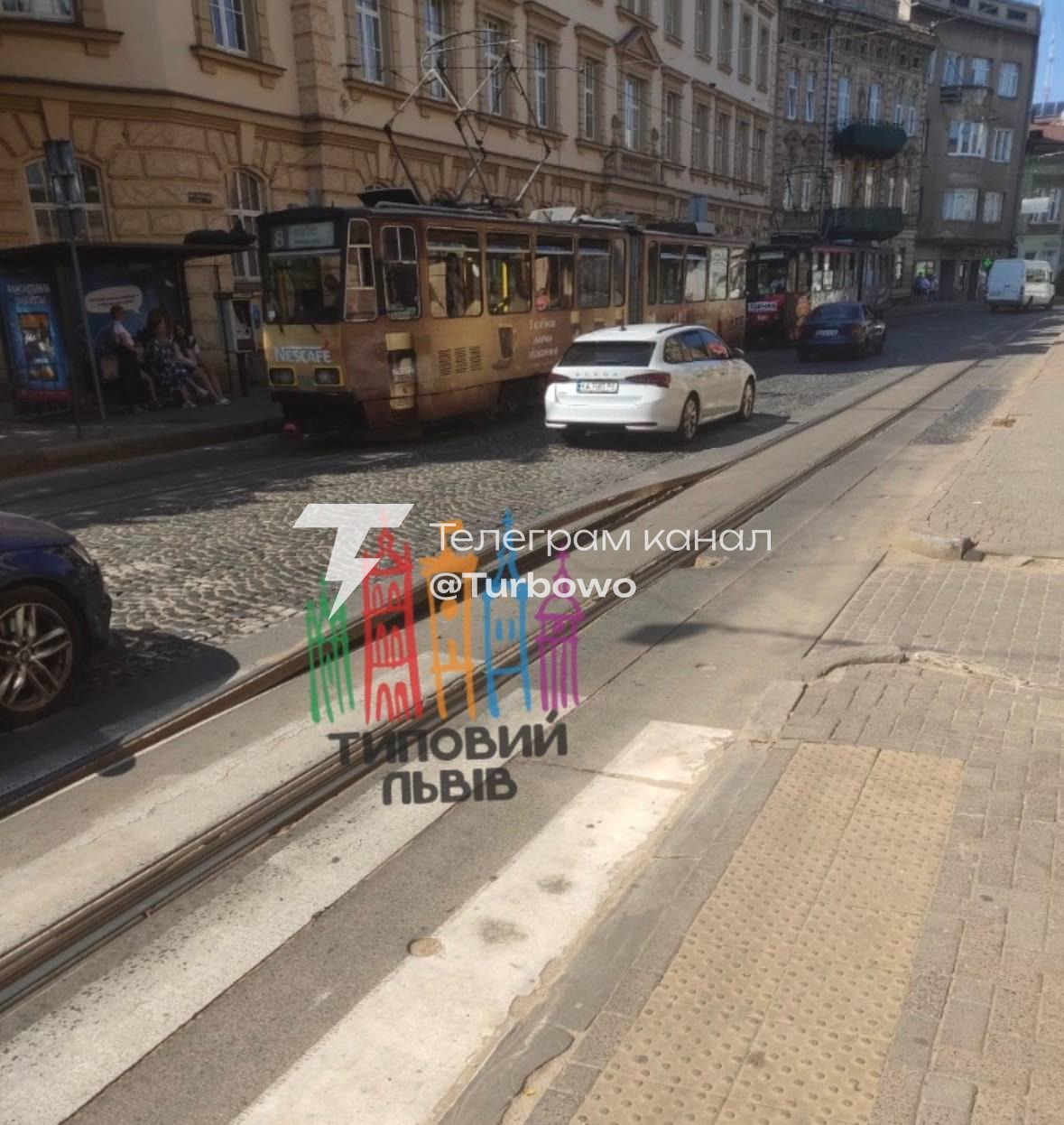 У Львові від аномальної спеки поплавило трамвайні колії (!) в самому центрі міста