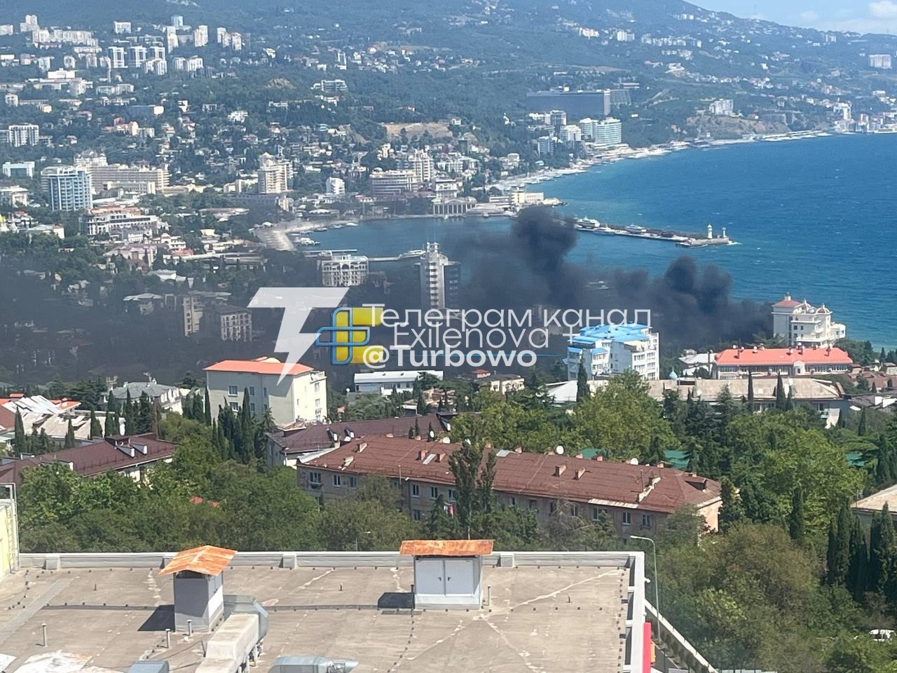 В Ялті атаковано порт, людей терміново евакуюють із набережної