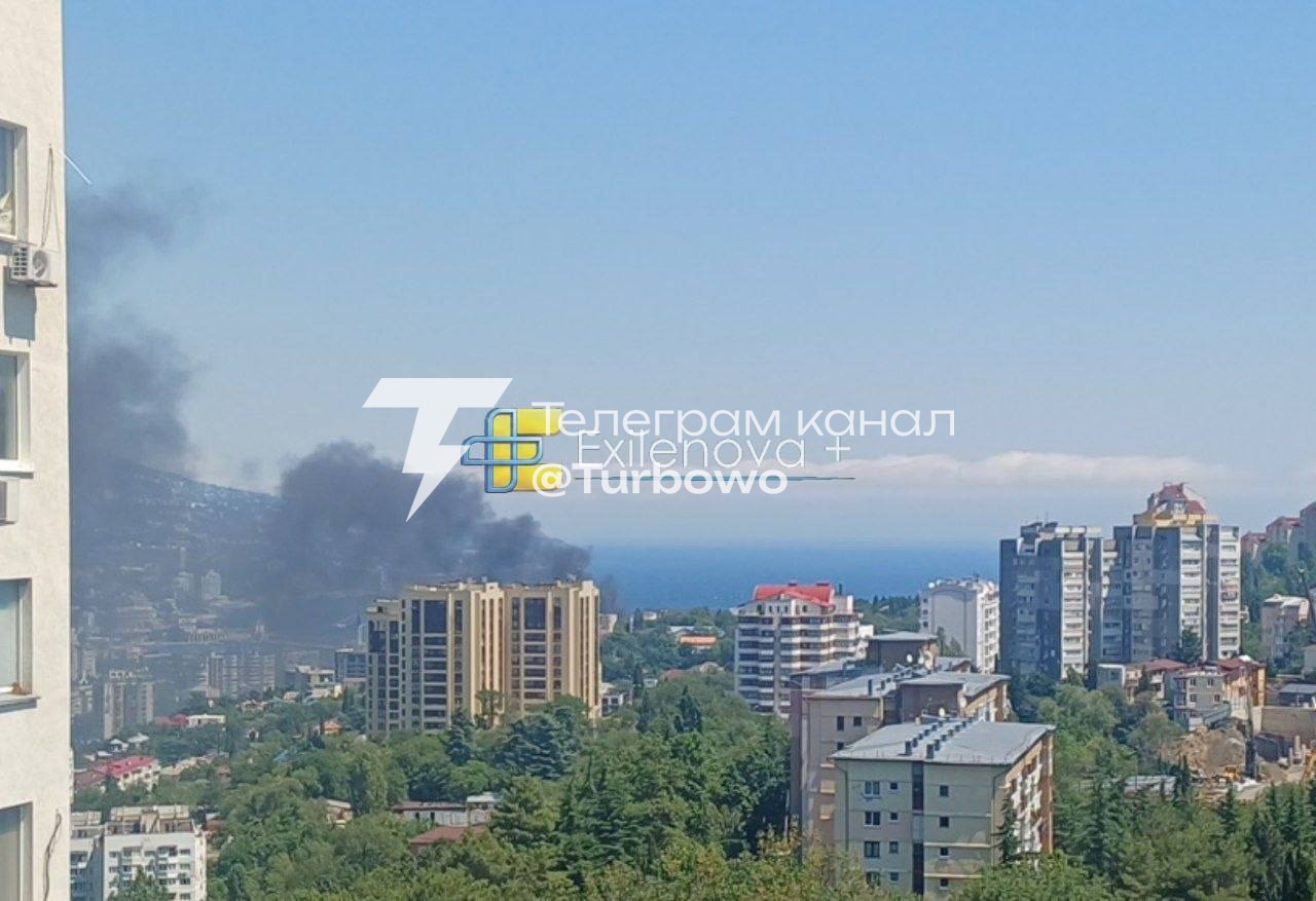 В ці хвилини тривають удари по Ялті в окупованому Криму – морський дрон атакував…