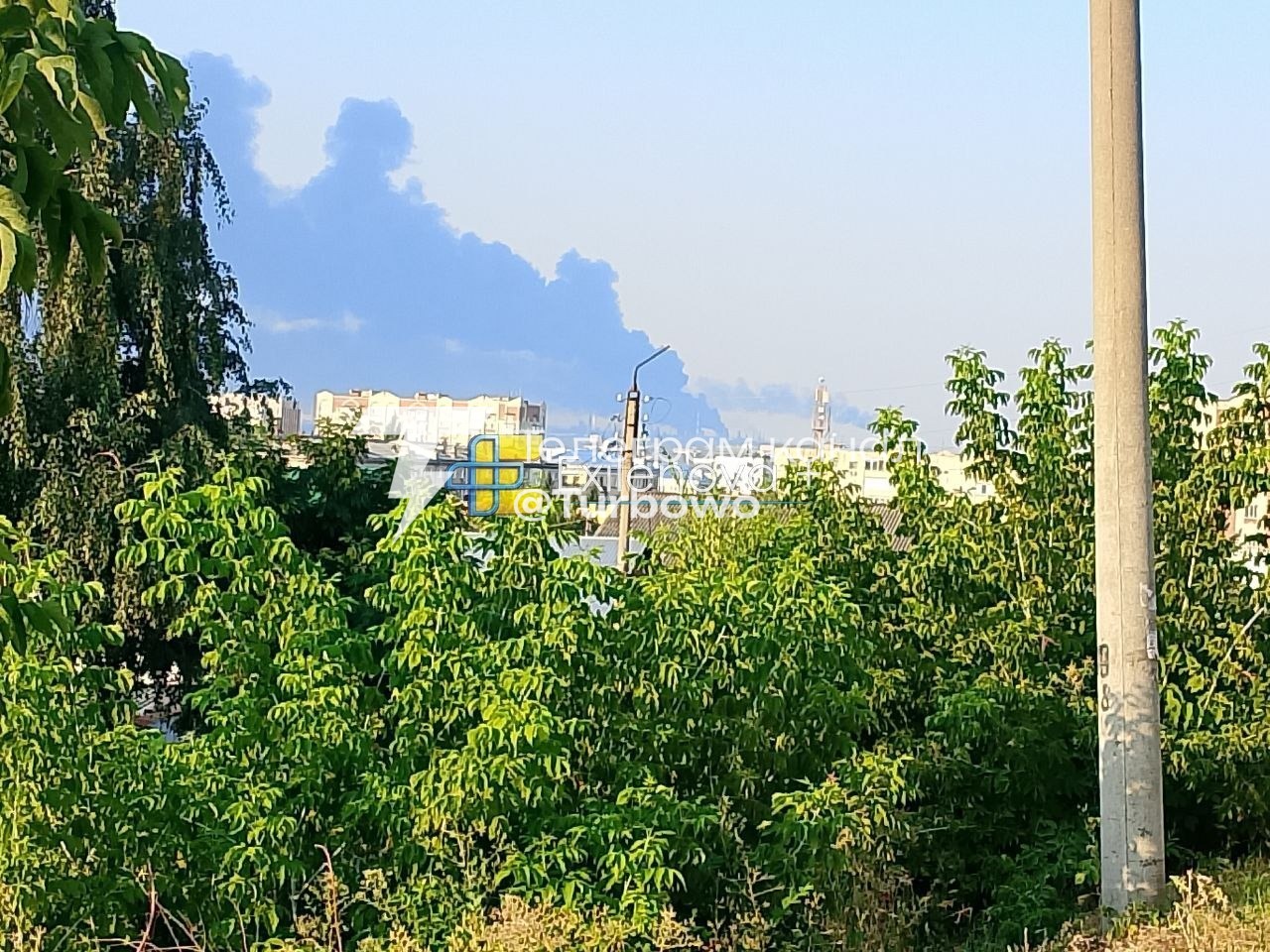 У російській Сизрані палає НПЗ після атаки БпЛА Місцеві повідомляють про серію…