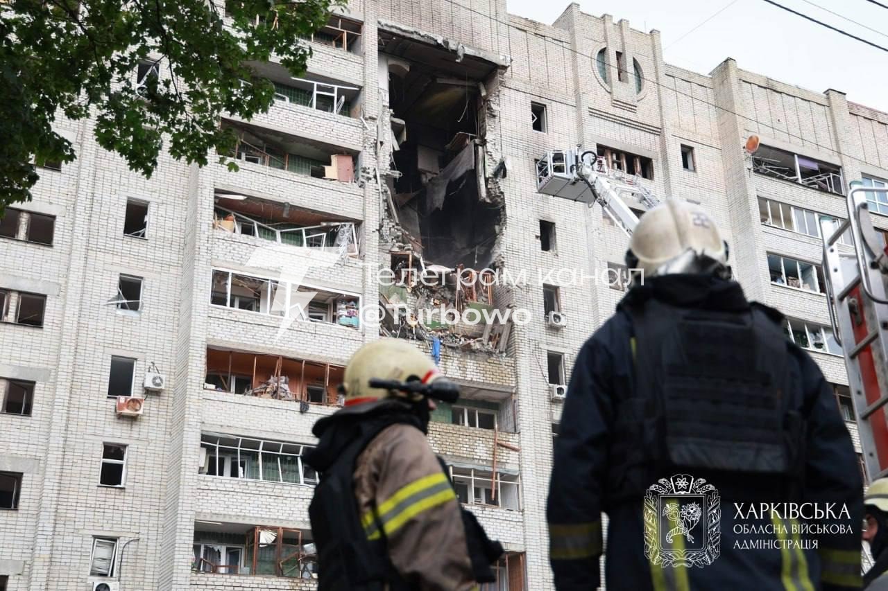 Кількість постраждалих через удар РФ по багатоповерхівці в Харкова зросла до 23…