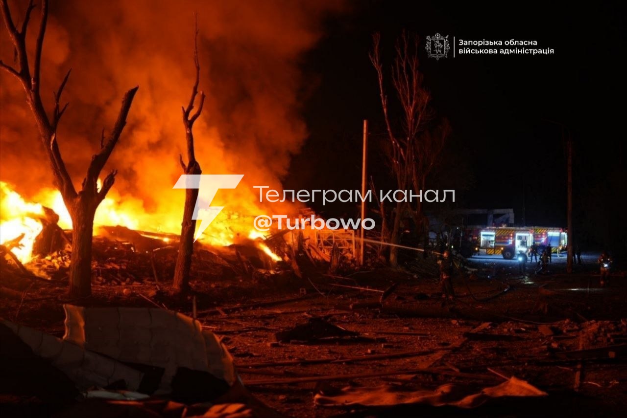 Росіяни вбили 6 людей під час удару по Запоріжжю ракетами та КАБами Ще 19 людей…